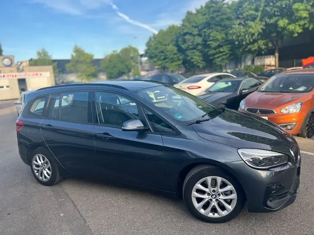 Gebraucht BMW 220 Gran Tourer Advantage 190 PS (139 kW) 2021 Grau Van / Kleinbus