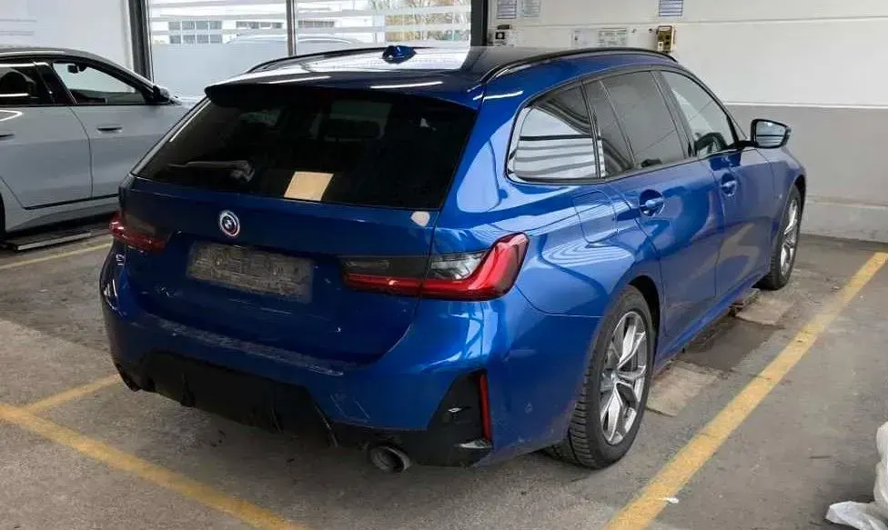 Gebraucht BMW 320e M Sport 204 PS (150 kW) 2023 Blau Limousine
