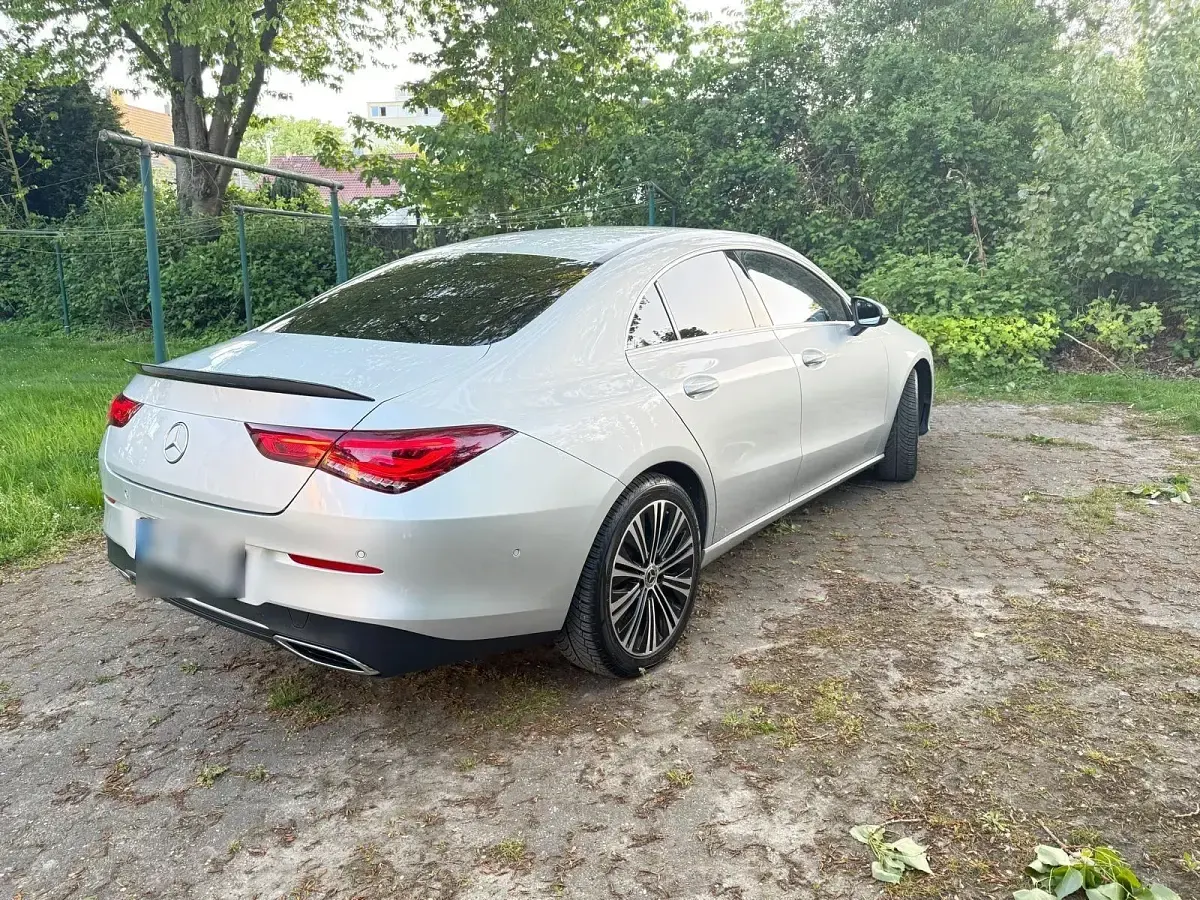 Gebraucht Mercedes CLA180 136 PS (100 kW) 2023 Silber Limousine
