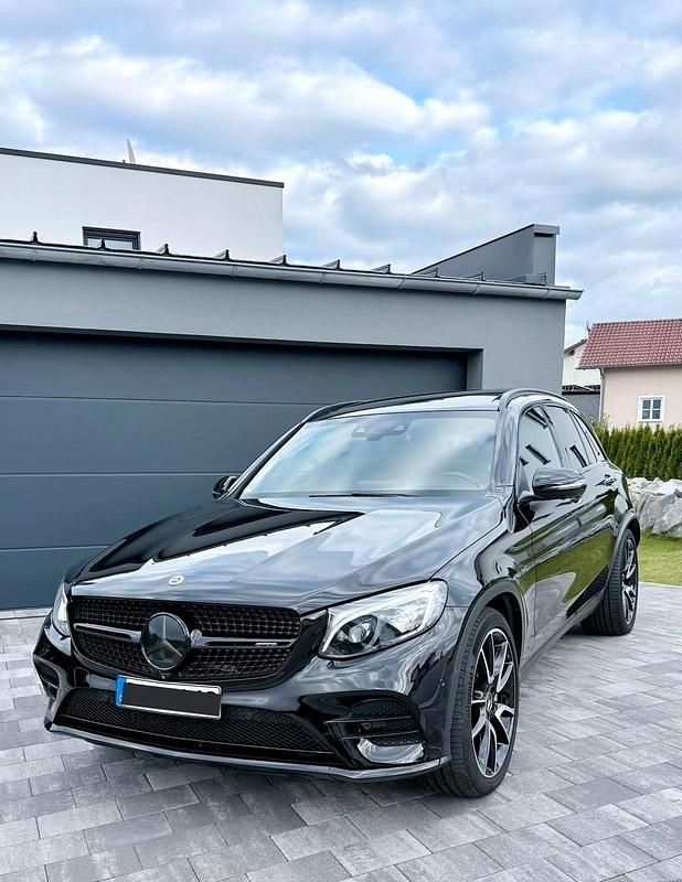 Schwarz Gebraucht 2018 Mercedes GLC43 AMG AMG SUV | 36.250 € (Fairer Preis) - Bild 1/4