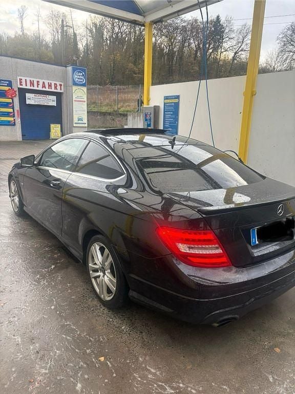 Gebraucht Mercedes C180 156 PS (114 kW) 2011 Schwarz Coupé