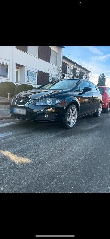 Usata Seat Leon 125 CV (91 kW) 2011 Nero Utilitaria