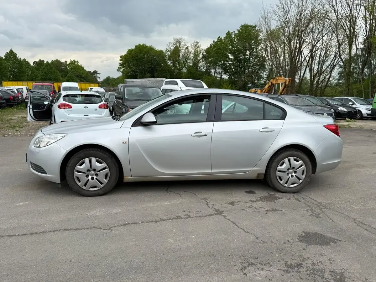Gebraucht Opel Insignia Selection 116 PS (85 kW) 2009 Silber Limousine