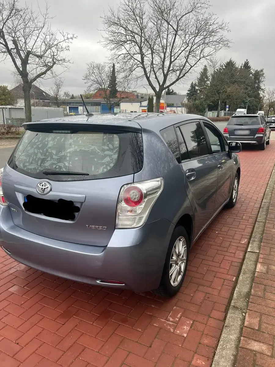 Gebraucht Toyota Verso 147 PS (108 kW) 2010 Blau Van / Kleinbus