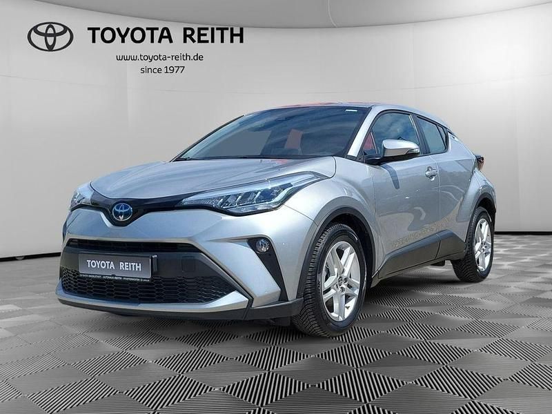 Silver metallic (metallic) Gebraucht 2023 Toyota C-HR Basis SUV | 23.910 € (Superpreis) - Bild 1/4