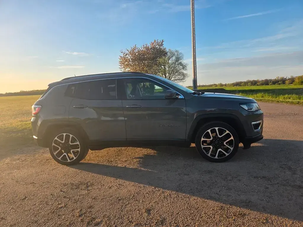Gebraucht Jeep Compass Limited 150 PS (110 kW) 2021 Andere farben SUV