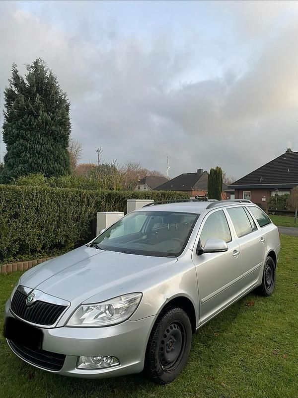 Silber Gebraucht 2010 Skoda Octavia Kombi | 2.700 € (Superpreis) - Bild 1/4