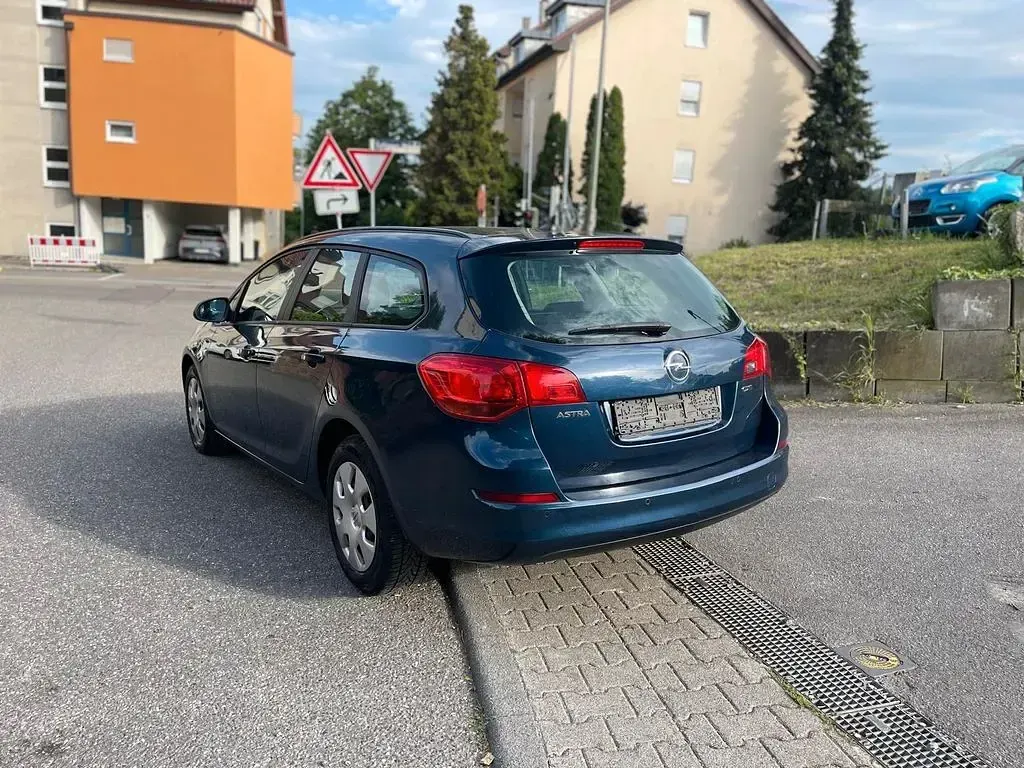 Gebraucht Opel Astra Edition 110 PS (80 kW) 2012 Blau Kombi