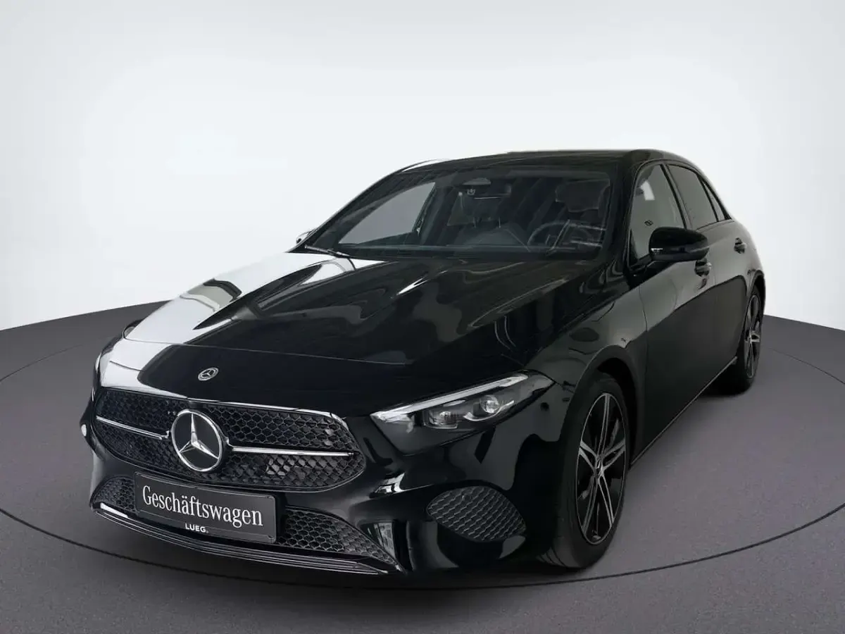 Gebraucht Mercedes A180 Night 136 PS (100 kW) 2026 Unilack nachtschwarz Coupé