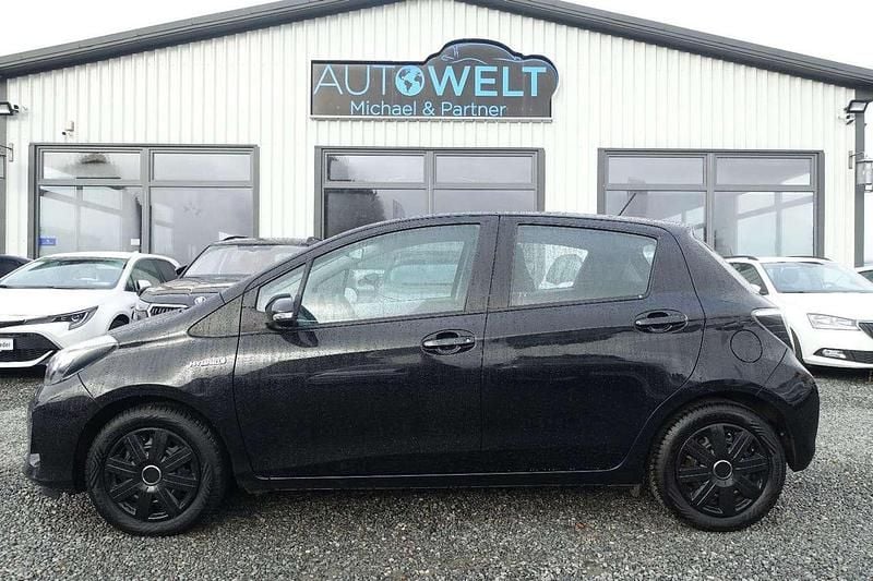 Schwarz Gebraucht 2013 Toyota Yaris Hybrid Kleinwagen | 9.580 € (Fairer Preis) - Bild 1/4