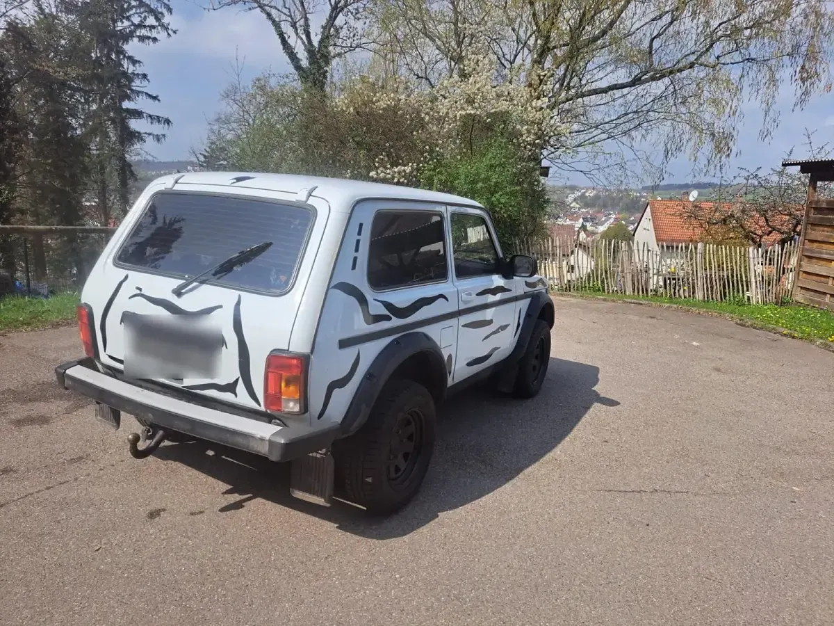 Gebraucht Lada niva 83 PS (61 kW) 2015 Weiß SUV