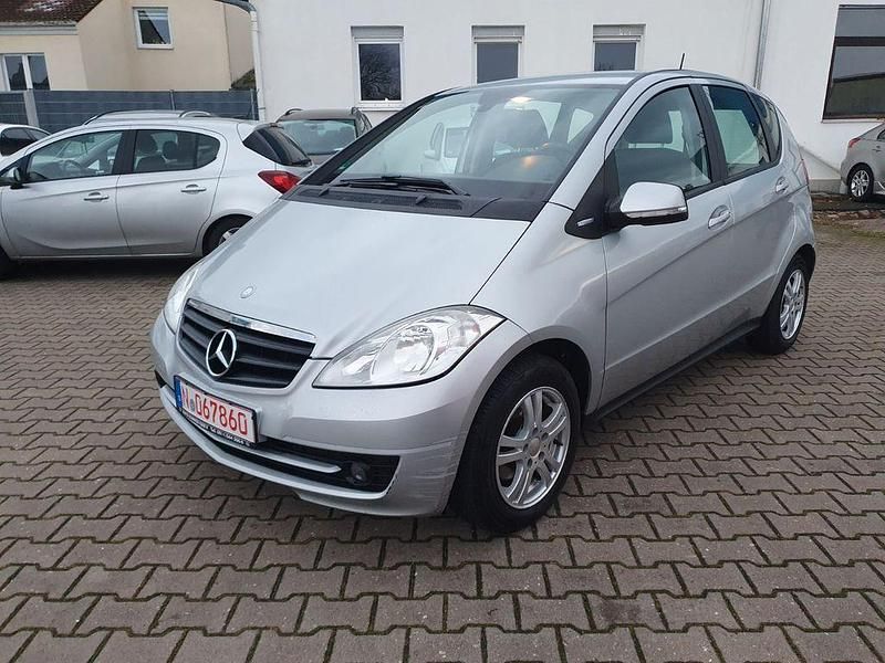 Silber Gebraucht 2010 Mercedes A160 Limousine | 4.490 € (Fairer Preis) - Bild 1/4