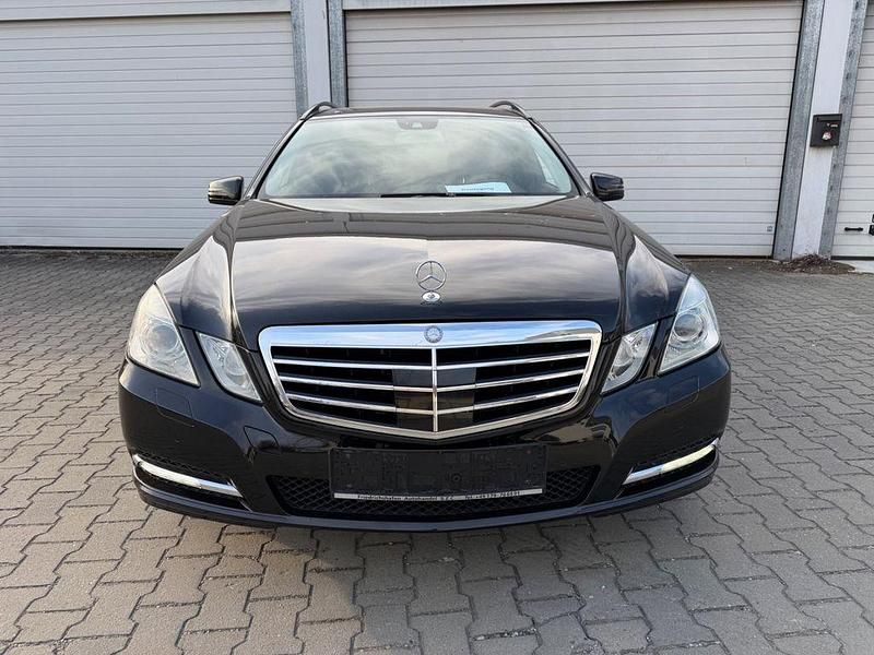 Gebraucht Mercedes E220 170 PS (125 kW) 2010 Obsidianschwarz  metalliclack Kombi