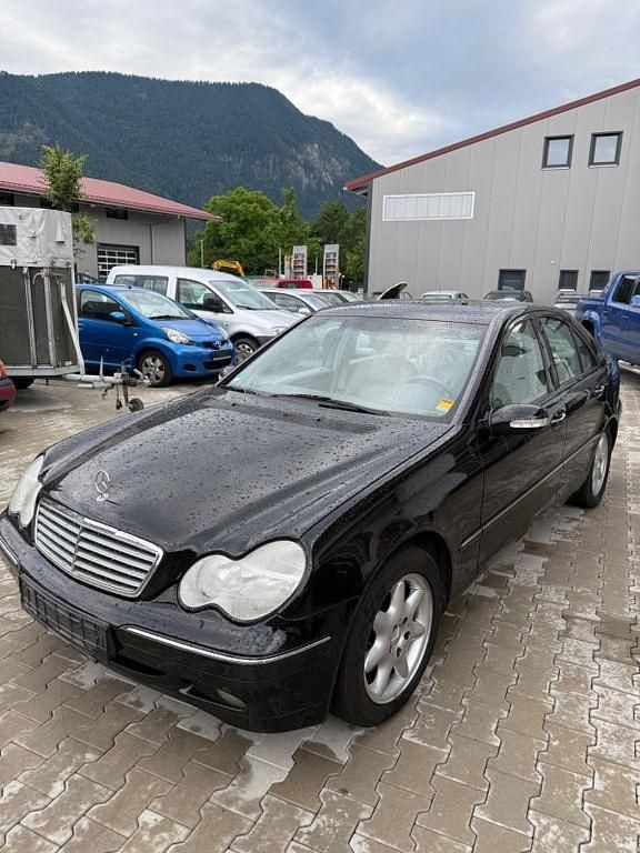 Schwarz Gebraucht 2000 Mercedes C320 Limousine | 1.990 € (Fairer Preis) - Bild 1/4