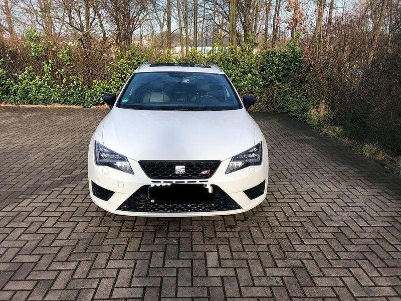 Weiß Gebraucht 2015 Cupra Leon Limousine | 16.000 € (Fairer Preis) - Bild 1/4