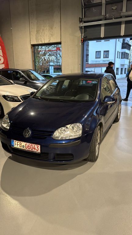 Blau Gebraucht 2006 VW Golf V Comfortline Limousine | 5.300 € (Etwas zu teuer) - Bild 1/3