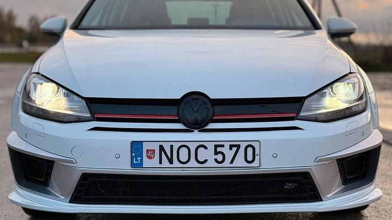 Weiß Gebraucht 2015 VW Golf VII Comfortline Limousine | 8.800 € (Fairer Preis) - Bild 1/4