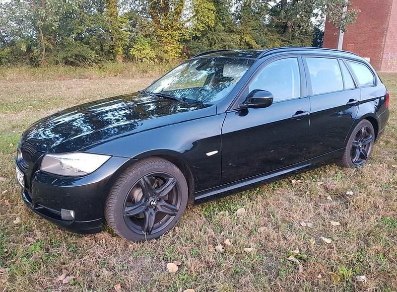 Schwarz Gebraucht 2012 BMW 318 Kombi | 4.500 € (Fairer Preis) - Bild 1/4