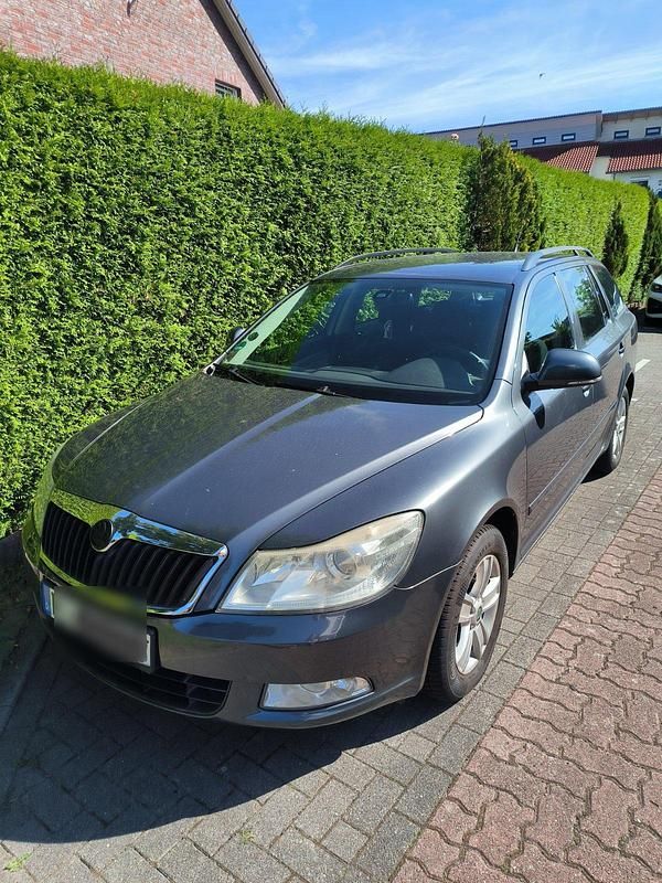 Grau Gebraucht 2009 Skoda Octavia Kombi | 3.100 € - Bild 1/4