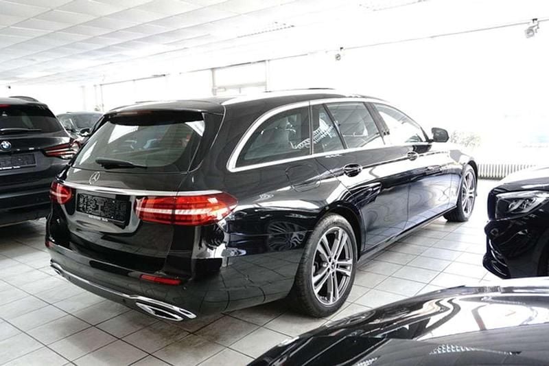 Gebraucht Mercedes E400 Avantgarde 330 PS (242 kW) 2023 Obsidian black Kombi