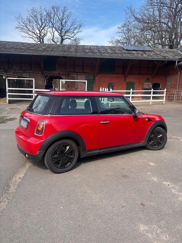 Second-hand Mini ONE 95 CP (69 kW) 2008 Roșu Hatchback
