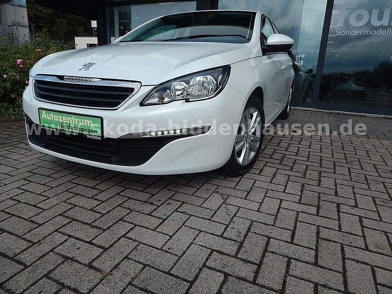 Gebraucht Peugeot 308 Active 131 PS (96 kW) 2016 Weiß Kleinwagen