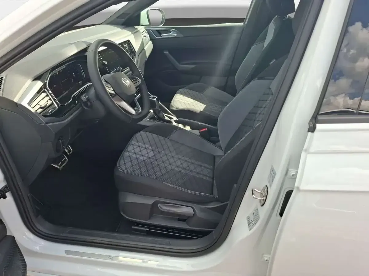 Gebraucht VW Taigo R-line 150 PS (110 kW) 2025 Weiß SUV