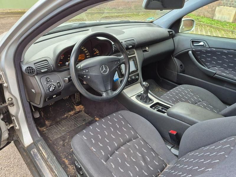 Gebraucht Mercedes C180 129 PS (94 kW) 2001 Silber Coupé