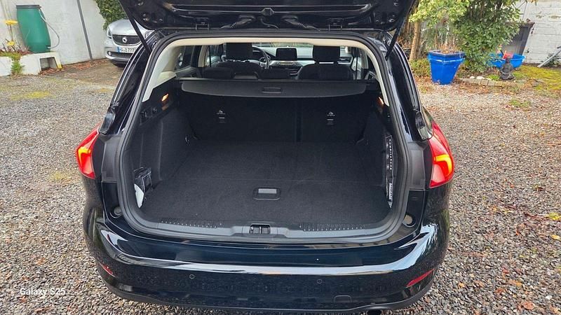 Gebraucht Ford Focus Titanium 125 PS (91 kW) 2020 Schwarz Kombi