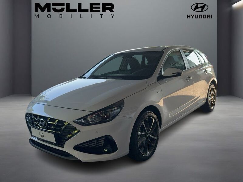 Weiß Gebraucht 2024 Hyundai i30 Trend Limousine | 24.444 € (Guter Preis) - Bild 1/4