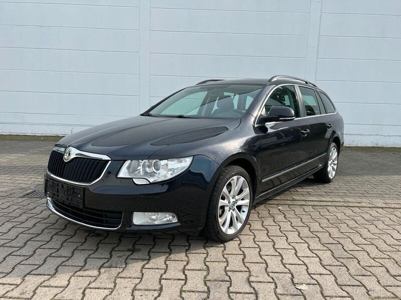 Schwarz Gebraucht 2013 Skoda Superb Ambition Kombi | 6.590 € (Superpreis) - Bild 1/4