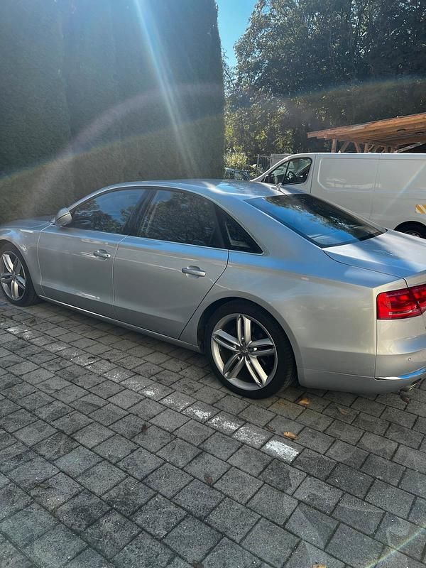 Second-hand Audi A8 250 CP (183 kW) 2010 Argintiu Berlinǎ