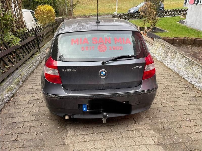 Gebraucht BMW 118 122 PS (89 kW) 2006 Grau Kleinwagen