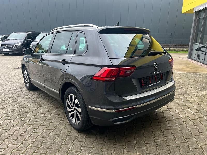 Gebraucht VW Tiguan Active 150 PS (110 kW) 2021 Grau SUV