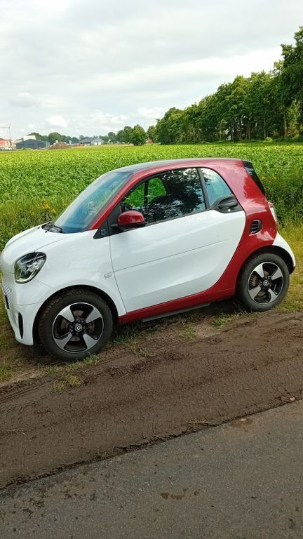 Weiß Gebraucht 2020 Smart ForTwo Electric Drive Coupé | 9.000 € (Fairer Preis) - Bild 1/4