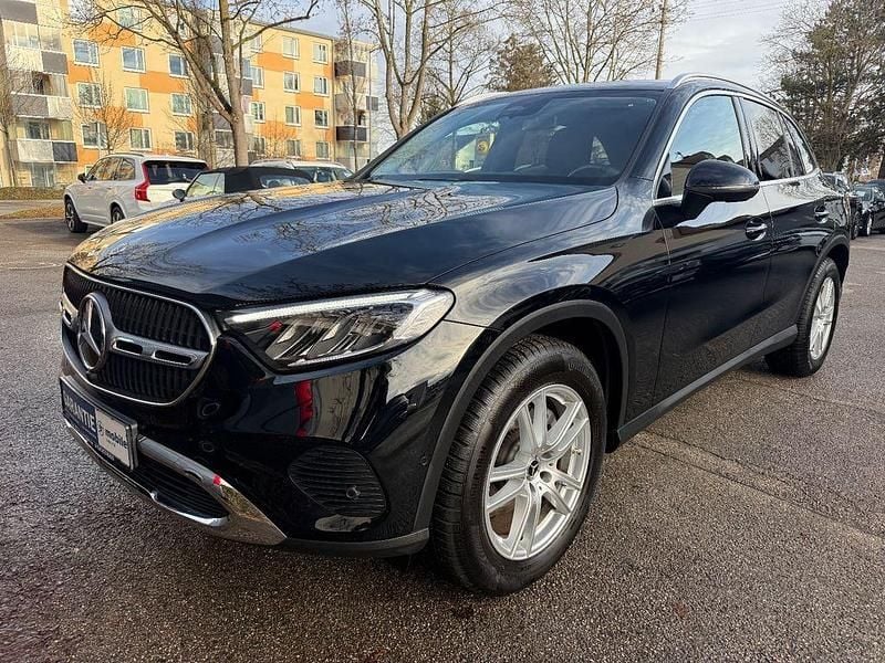 Schwarz Gebraucht 2024 Mercedes GLC200 SUV | 43.900 € (Superpreis) - Bild 1/4