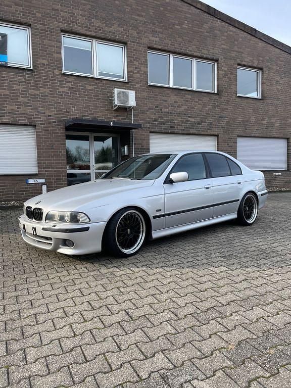 Silber Gebraucht 2002 BMW 520 M Sport Limousine | 4.900 € (Fairer Preis) - Bild 1/4
