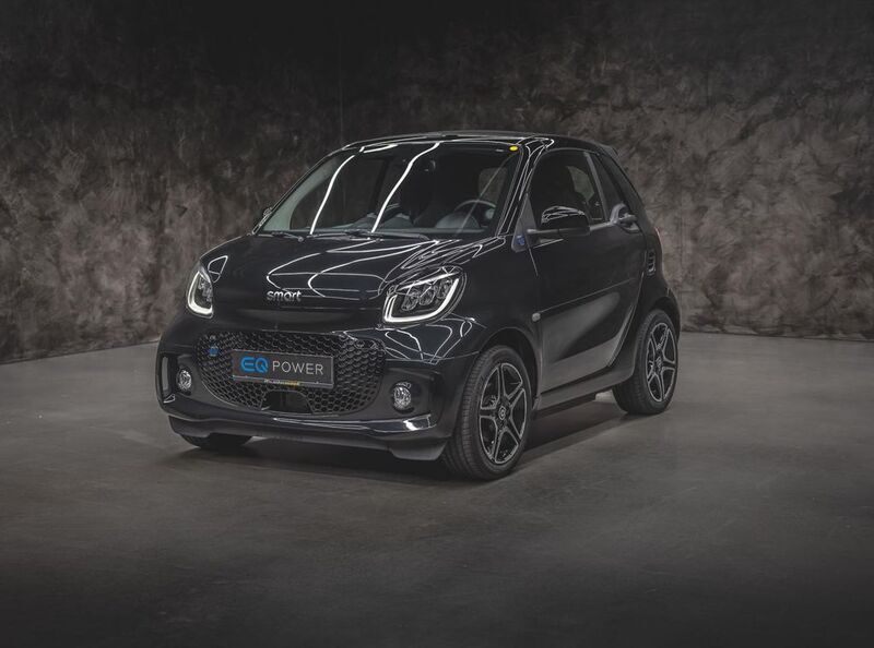 Schwarz (black) Gebraucht 2023 Smart ForTwo Electric Drive Prime Exclusive Cabrio | 25.999 € - Bild 1/4