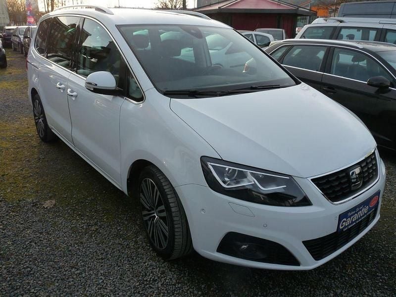 Weiß Gebraucht 2022 Seat Alhambra XCELLENCE Van / Kleinbus | 26.900 € (Superpreis) - Bild 1/4