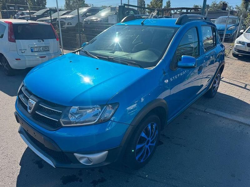 Blau Gebraucht 2014 Dacia Sandero Prestige Kleinwagen | 4.700 € (Guter Preis) - Bild 1/4