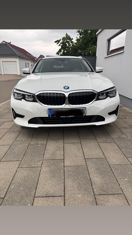 Weiß Gebraucht 2022 BMW 330e Kombi | 28.000 € (Superpreis) - Bild 1/4
