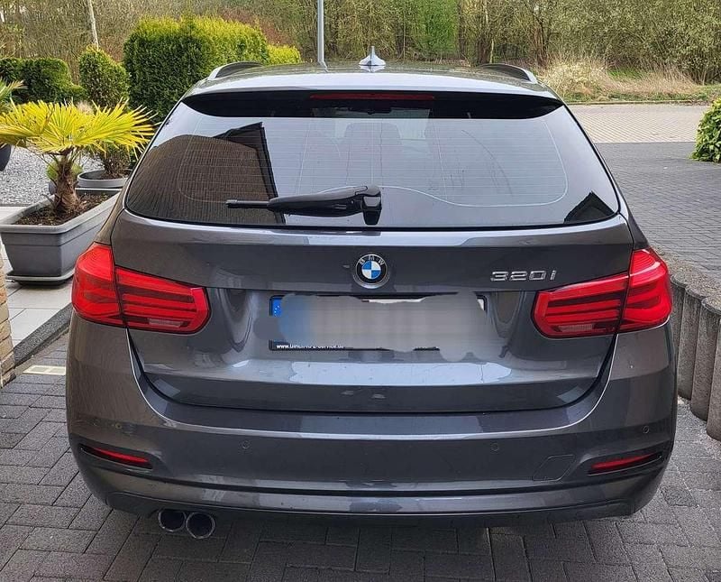 Gebraucht BMW 320 Advantage 184 PS (135 kW) 2016 Grau Kombi