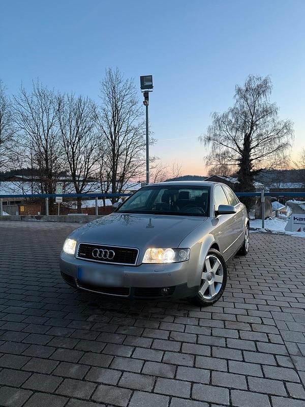 Grau Gebraucht 2003 Audi A4 Limousine | 3.700 € (Etwas zu teuer) - Bild 1/4