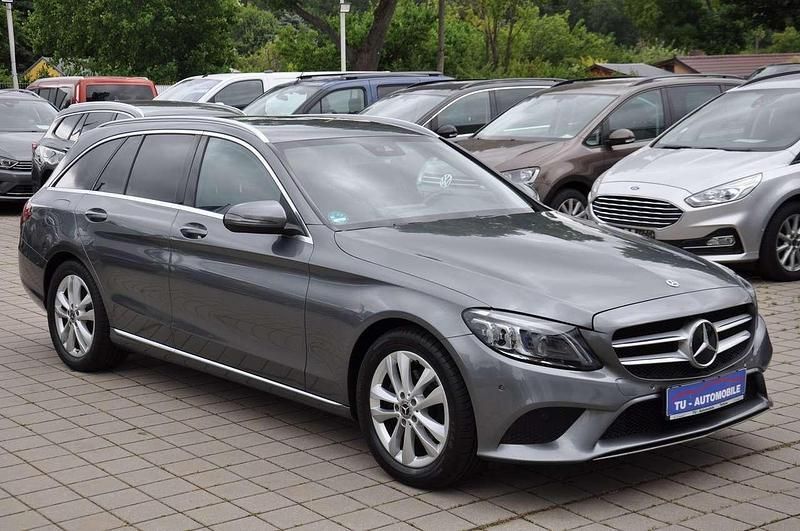 Grau Gebraucht 2019 Mercedes C200 Avantgarde Kombi | 23.990 € (Fairer Preis) - Bild 1/4