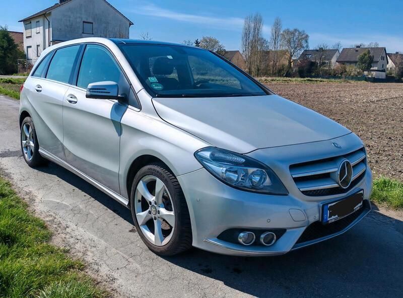 Silber Gebraucht 2014 Mercedes B180 Van / Kleinbus | 12.000 € (Fairer Preis) - Bild 1/4