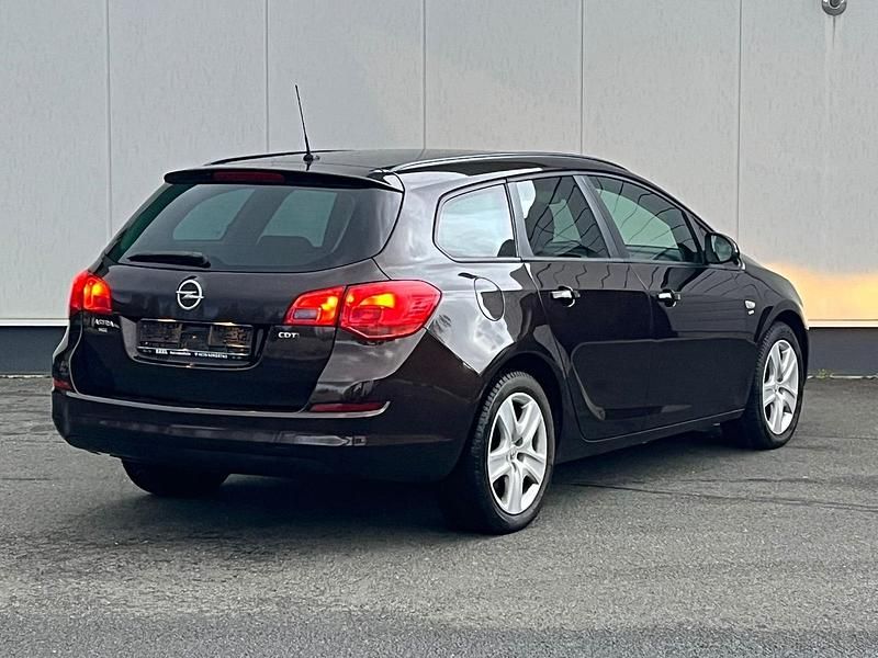 Gebraucht Opel Astra 110 PS (80 kW) 2012 Braun Kombi