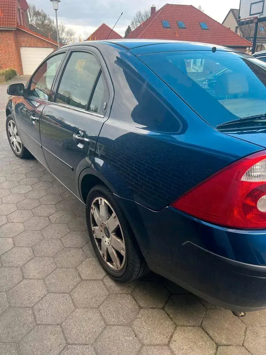Gebraucht Ford Mondeo Ghia 146 PS (107 kW) 2003 Blau Limousine