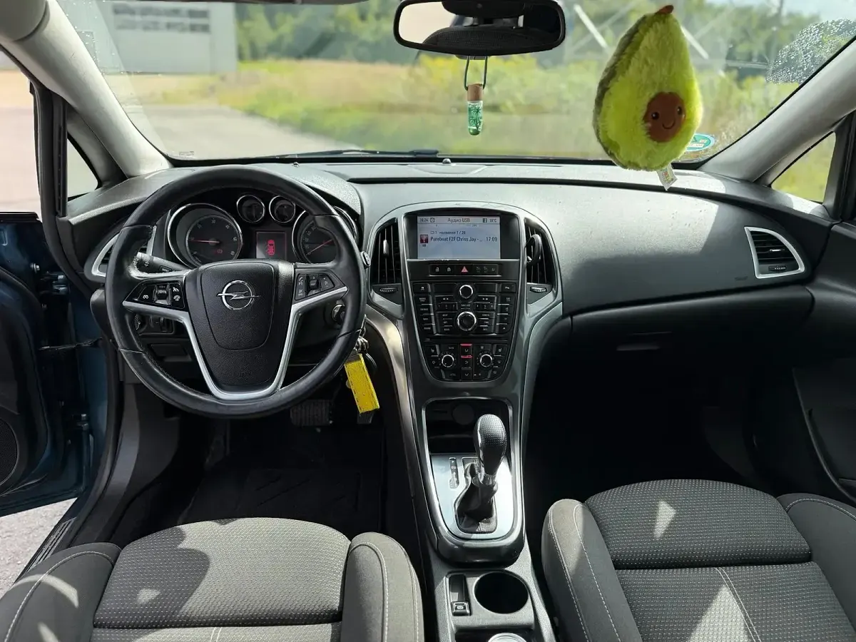Gebraucht Opel Astra 160 PS (117 kW) 2013 Blau Limousine