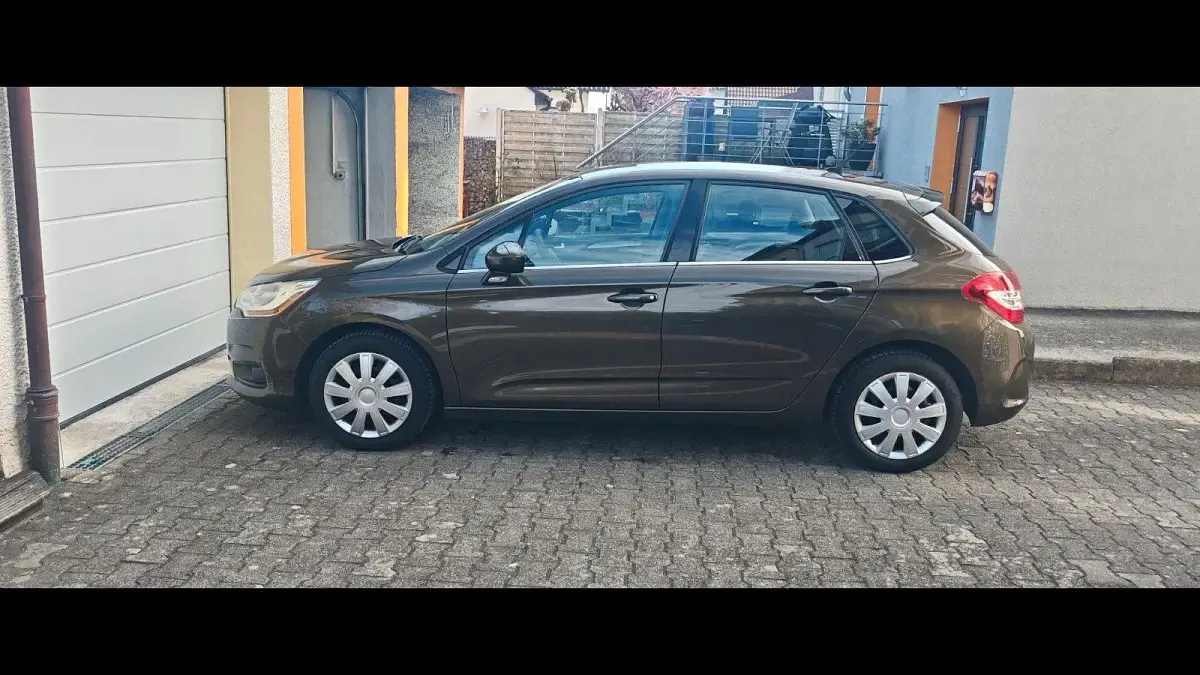 Gebraucht Citroën C4 Tendance 120 PS (88 kW) 2013 Braun Limousine