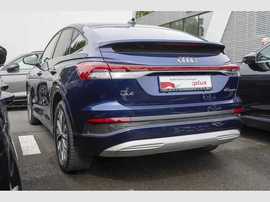 Second-hand Audi Q4 Sportback e-tron Advanced 150 kW (204 CP) 2022 Albastru SUV